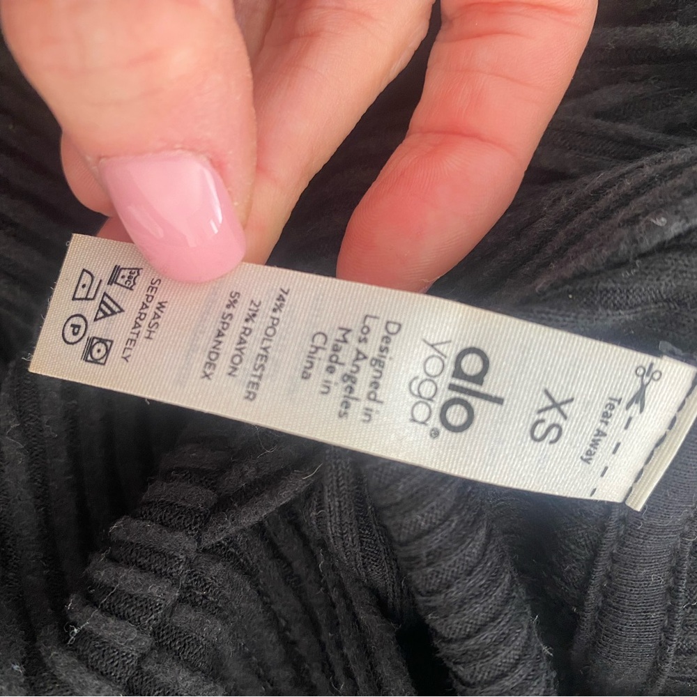 ALO Yoga Ribbed Top - Picture 4 of 4